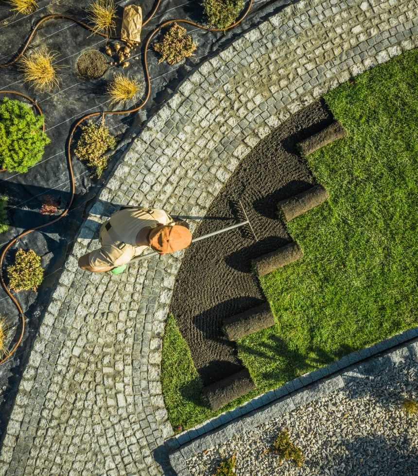 gardener-in-newly-build-backyard-garden.jpg gardener-in-newly-build-backyard-garden.jpg